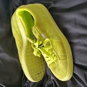 Lime/neon green Size 10 low top pumas